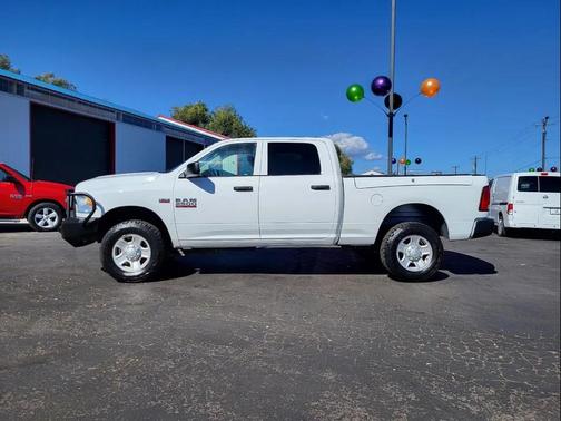 2017 RAM 2500 Tradesman Crew Cab 4x4 6'4' Box