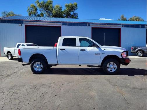 2017 RAM 2500 Tradesman Crew Cab 4x4 6'4' Box