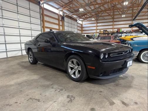 Pitch Black Clearcoat 2017 Dodge Challenger SXT