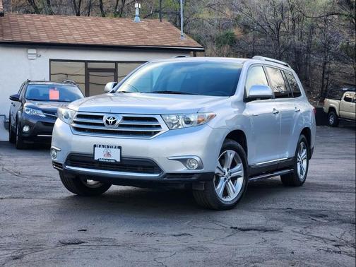 Classic Silver Metallic 2011 Toyota Highlander Limited