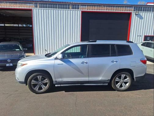 Classic Silver Metallic 2011 Toyota Highlander Limited