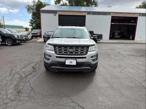 Ingot Silver Metallic 2016 Ford Explorer XLT