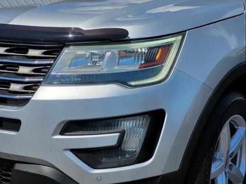 Ingot Silver Metallic 2016 Ford Explorer XLT
