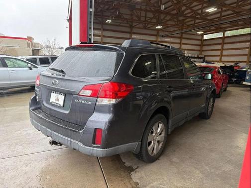 Graphite Gray Metallic 2010 Subaru Outback 2.5 i Premium