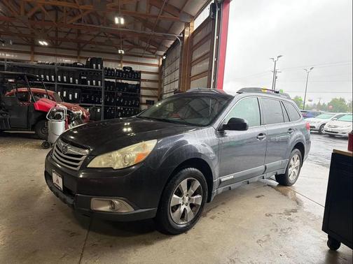 Graphite Gray Metallic 2010 Subaru Outback 2.5 i Premium