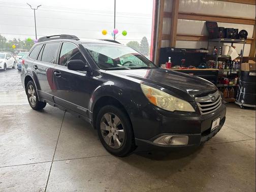 Graphite Gray Metallic 2010 Subaru Outback 2.5 i Premium
