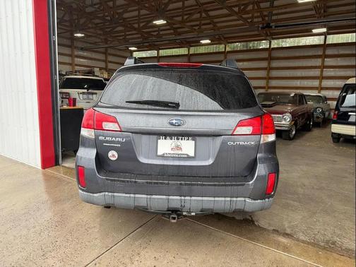 Graphite Gray Metallic 2010 Subaru Outback 2.5 i Premium