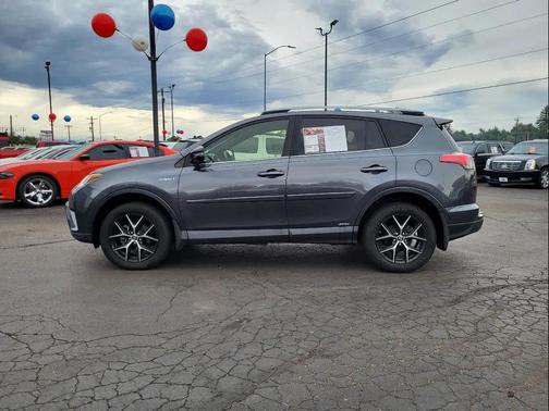 2018 Toyota RAV4 Hybrid SE