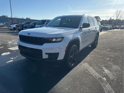 2023 Jeep Grand Cherokee L Laredo