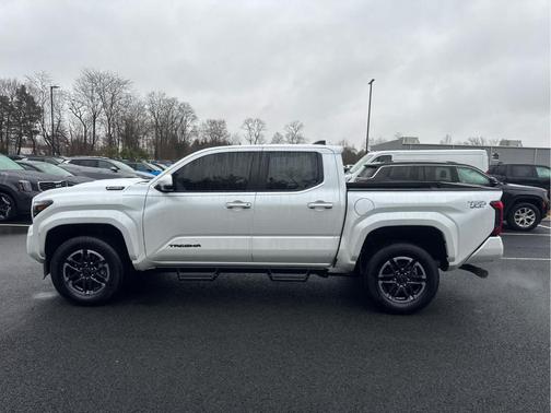 2025 Toyota Tacoma Hybrid TRD