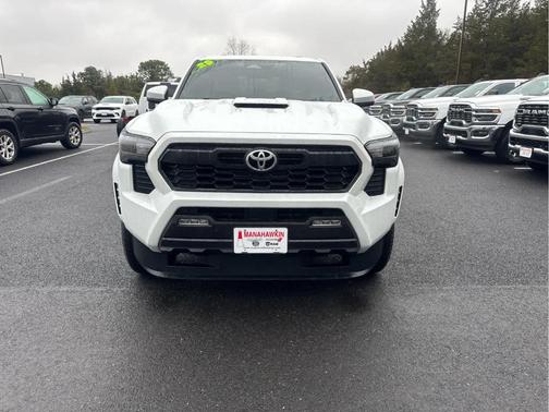 2025 Toyota Tacoma Hybrid TRD