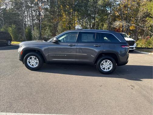 2022 Jeep Grand Cherokee Laredo