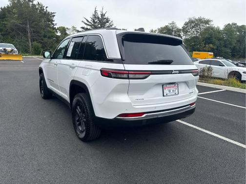 2023 Jeep Grand Cherokee Laredo