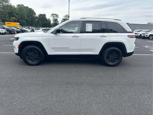2023 Jeep Grand Cherokee Laredo