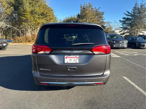 2020 Chrysler Pacifica Touring-L