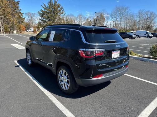 2022 Jeep Compass Latitude Lux
