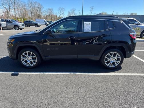 2022 Jeep Compass Latitude Lux