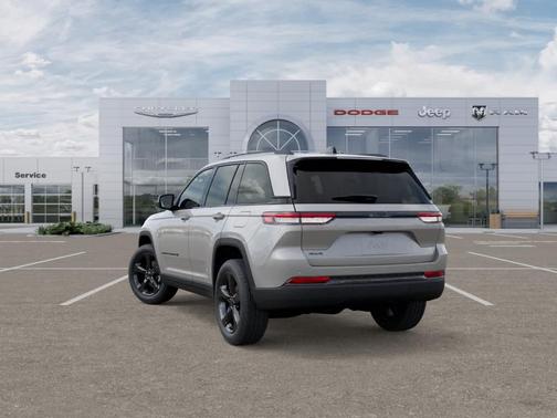 2025 Jeep Grand Cherokee Laredo