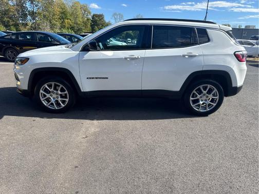 2024 Jeep Compass Latitude Lux