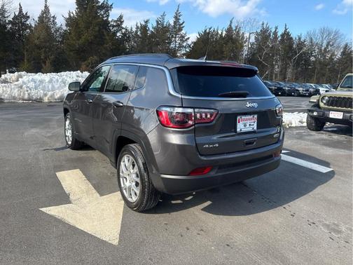 2022 Jeep Compass Latitude Lux