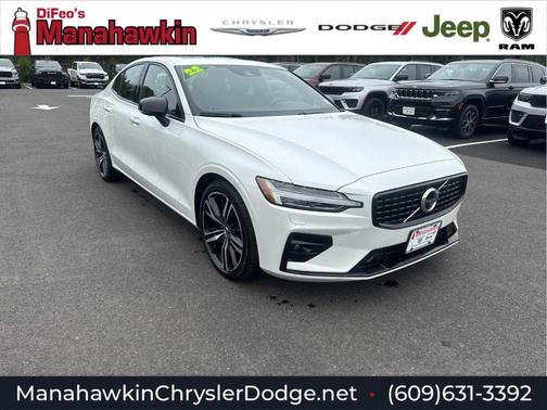 2022 Volvo S60 B5 R-Design