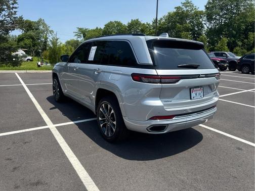 2022 Jeep Grand Cherokee Overland
