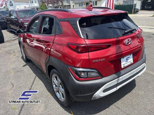 2022 Hyundai KONA SEL
