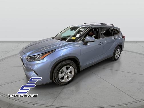 2022 Toyota Highlander LE