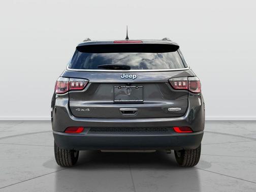 Granite Crystal Metallic Clearcoat 2019 Jeep Compass Latitude