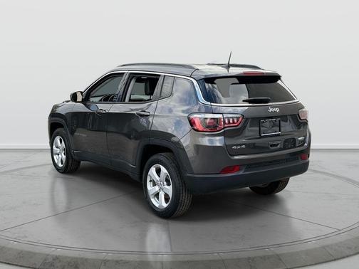 Granite Crystal Metallic Clearcoat 2019 Jeep Compass Latitude