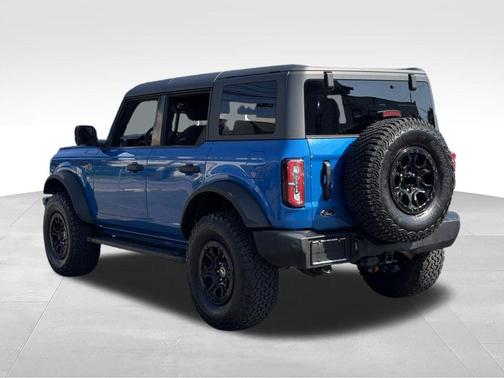 Blue Metallic 2022 Ford Bronco Wildtrak