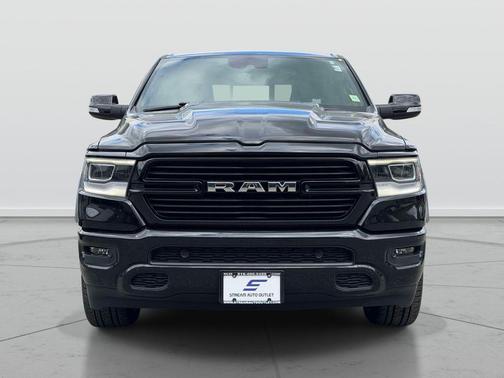 Diamond Black Crystal Pearlcoat 2022 RAM 1500 Laramie