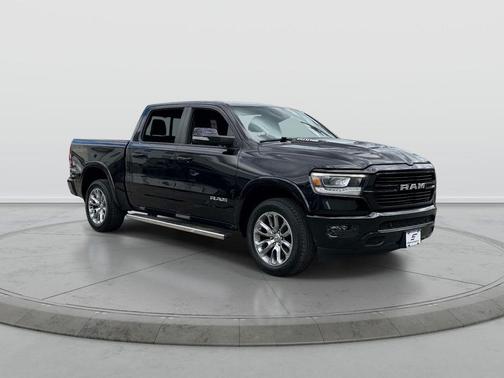 Diamond Black Crystal Pearlcoat 2022 RAM 1500 Laramie