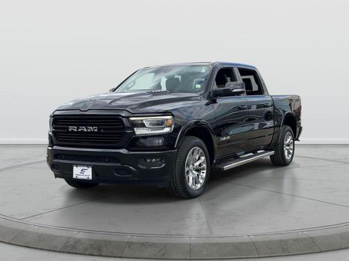 Diamond Black Crystal Pearlcoat 2022 RAM 1500 Laramie
