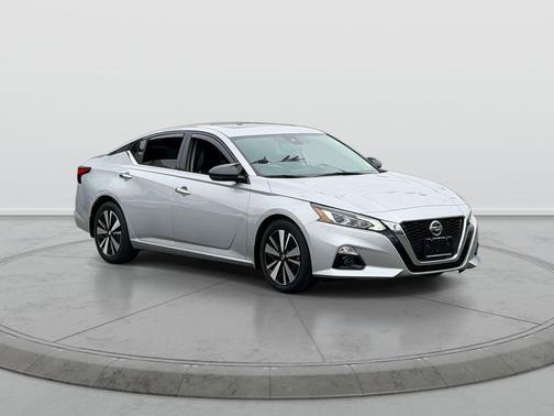Brilliant Silver Metallic 2022 Nissan Altima 2.5 SL