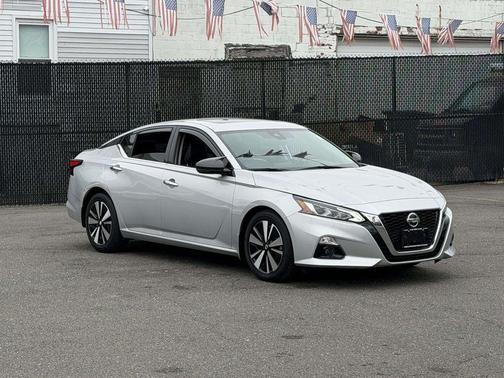 Brilliant Silver Metallic 2022 Nissan Altima 2.5 SL