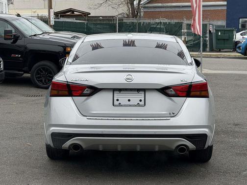 Brilliant Silver Metallic 2022 Nissan Altima 2.5 SL