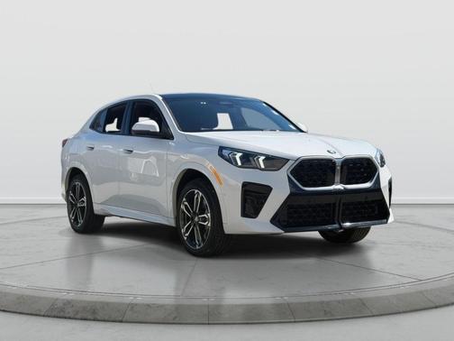 Alpine White 2025 BMW X2 xDrive28i