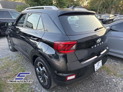 2022 Hyundai VENUE SEL