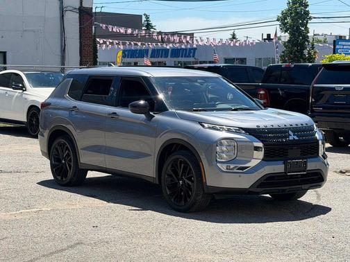Black 2023 Mitsubishi Outlander SE S-AWC