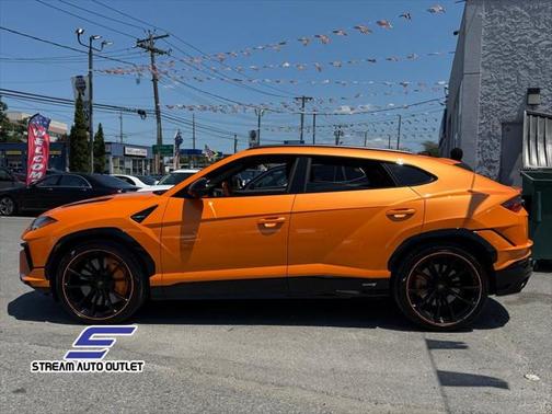 2023 Lamborghini Urus S