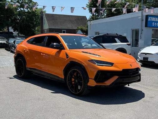 2023 Lamborghini Urus S