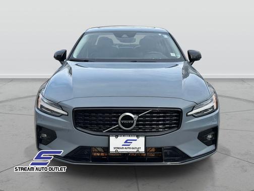 2022 Volvo S60 T5 Momentum