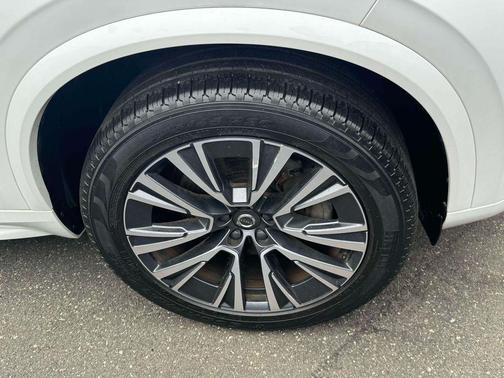 2022 Volvo XC90 T6 Momentum