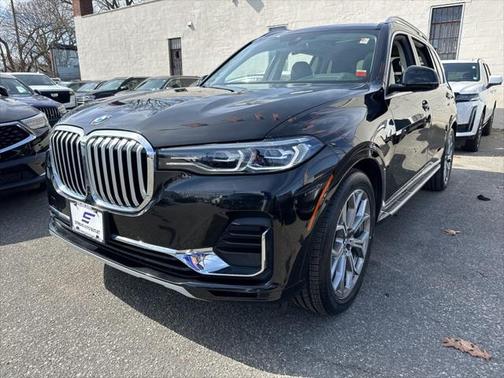 Black Sapphire Metallic 2021 BMW X7 xDrive40i