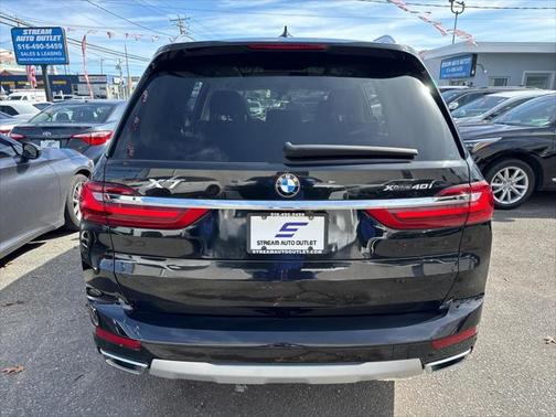 Black Sapphire Metallic 2021 BMW X7 xDrive40i