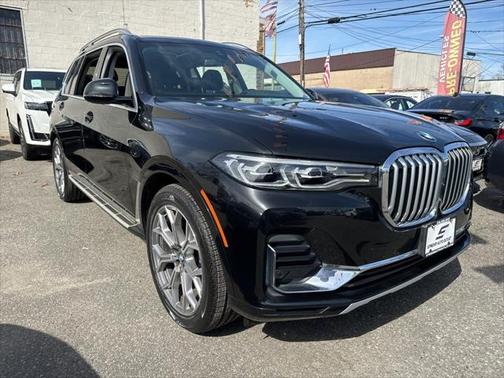 Black Sapphire Metallic 2021 BMW X7 xDrive40i