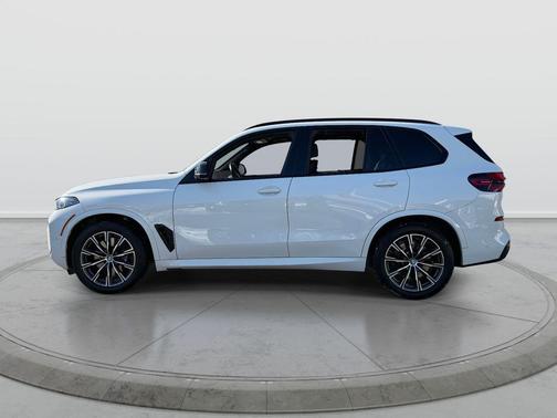 2024 BMW X5 M60i