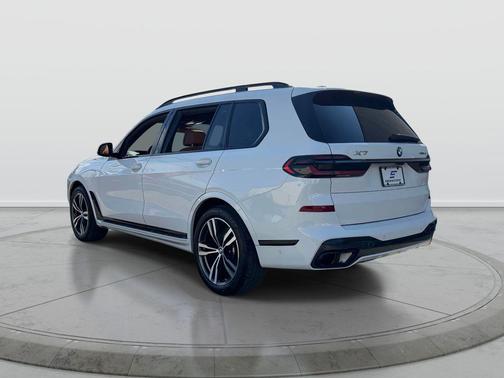 Alpine White 2026 BMW X7 xDrive40i