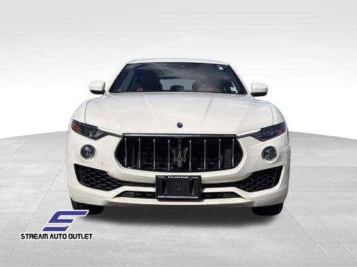 Bianco 2019 Maserati Levante Base
